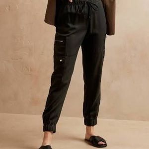 Brand new with tags Banana Republic tender cargo jogger XXSP